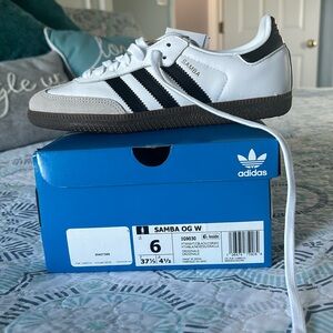 Brand new women's adidas samba size 6